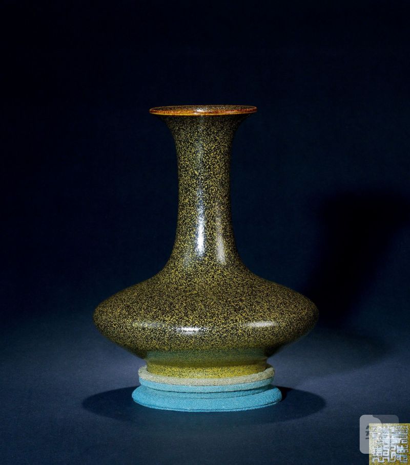    60-70年代部所作 茶叶末荸荠瓶 - 图2